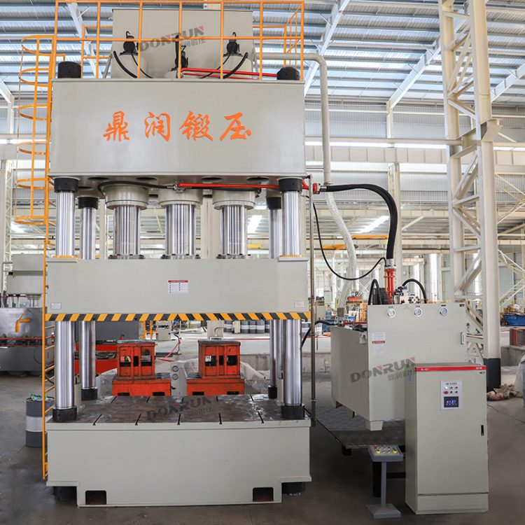 1500吨玻璃钢电缆桥架成型液压机车间实拍