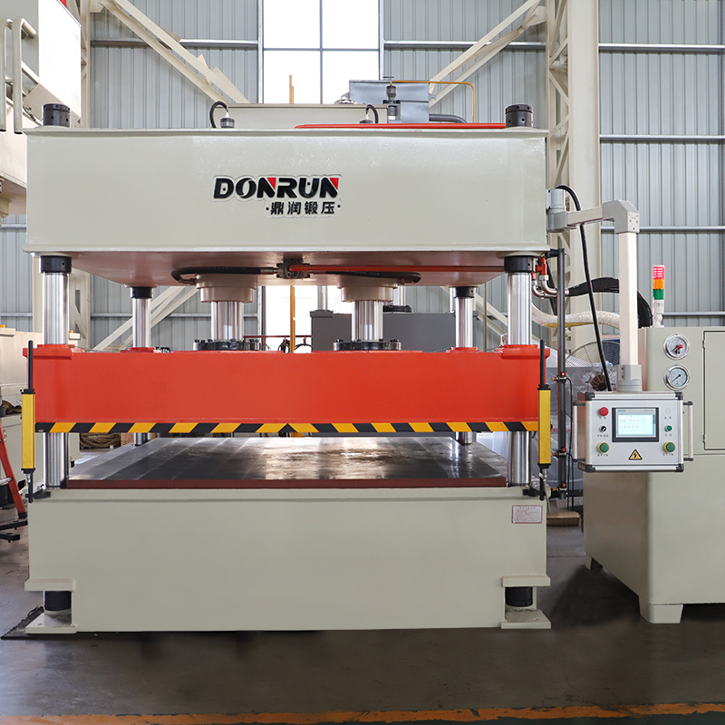 200吨四柱液压机