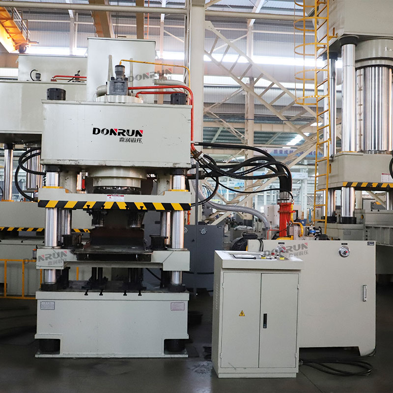 400吨盐砖压块机（400吨四梁四柱液压机）