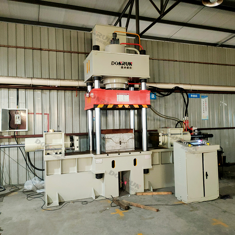 315吨四柱液压机客户现场