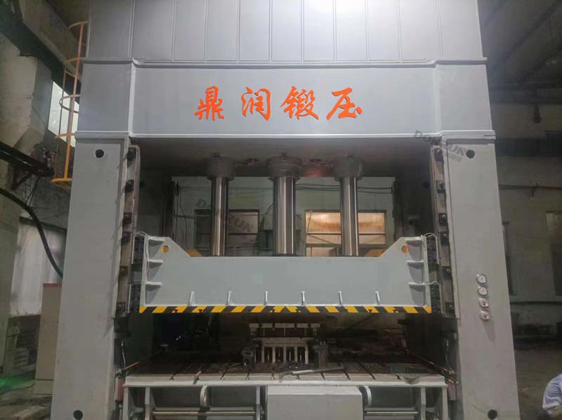 630吨框架式液压机