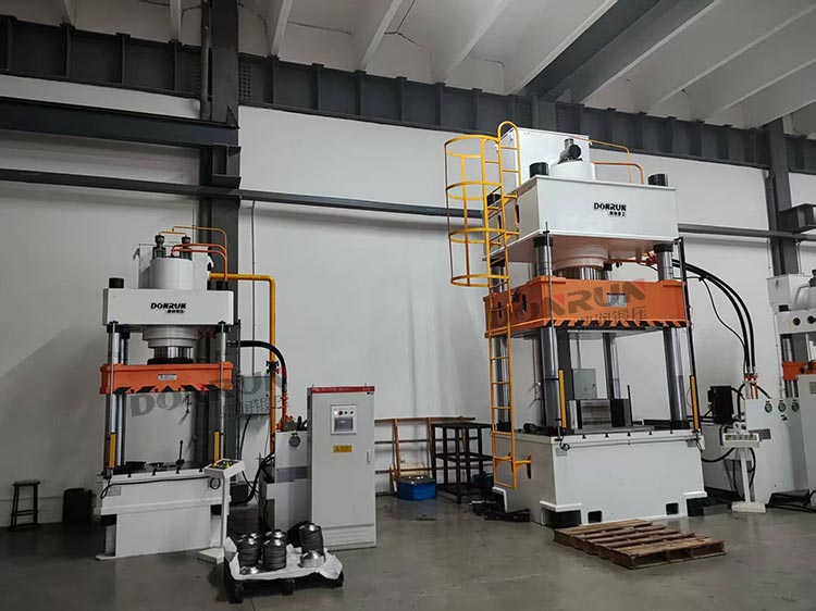 315吨四柱液压机