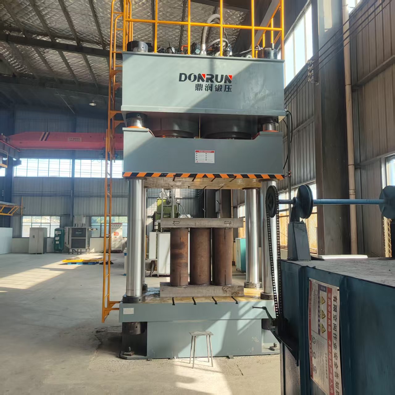 1600吨液压机-木屑压板成型设备